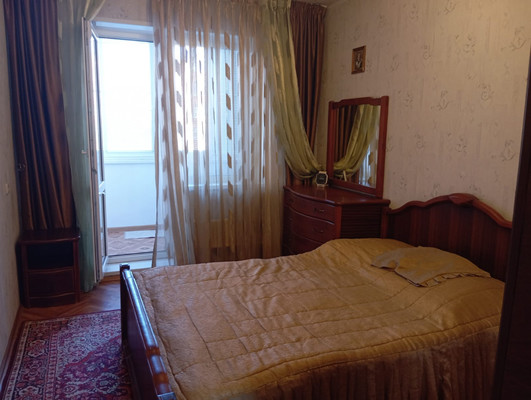 Продам трехкомнатную (3-комн.) квартиру, Гагарина ул, 4, Волгодонск г