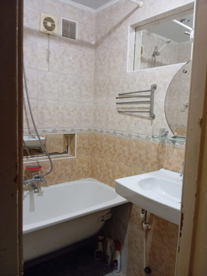 Продам трехкомнатную (3-комн.) квартиру, Морская ул, 32, Волгодонск г