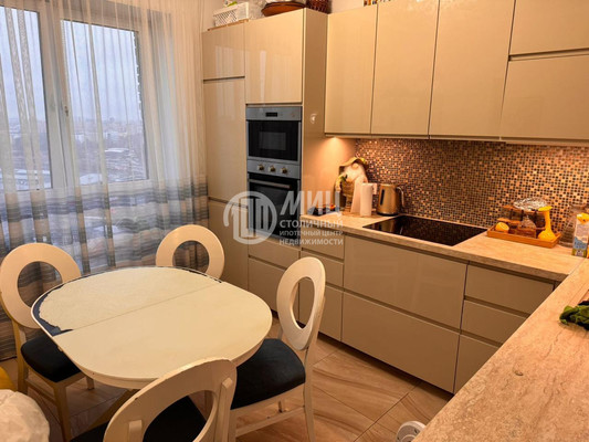 Продам трехкомнатную (3-комн.) квартиру, Черняховского ул, 19, Москва г