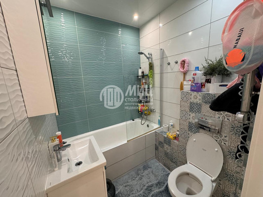 Продам трехкомнатную (3-комн.) квартиру, Черняховского ул, 19, Москва г