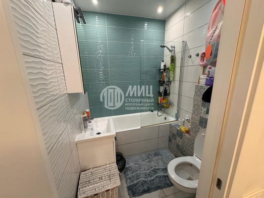 Продам трехкомнатную (3-комн.) квартиру, Черняховского ул, 19, Москва г