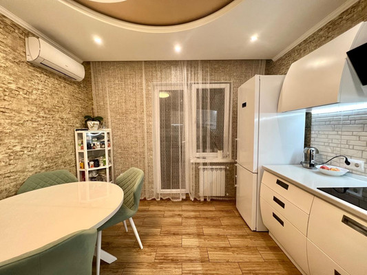 Продам двухкомнатную (2-комн.) квартиру, Южная ул, 27, Новороссийск г