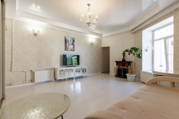 Продам трехкомнатную (3-комн.) квартиру, Смольный пр-кт, 9А, Санкт-Петербург г