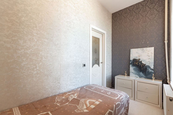 Продам трехкомнатную (3-комн.) квартиру, Смольный пр-кт, 9А, Санкт-Петербург г