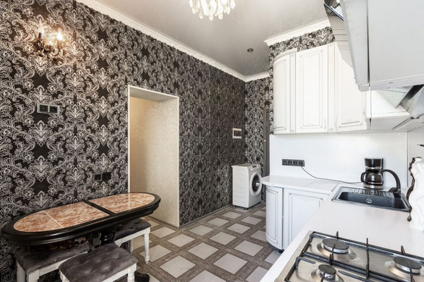 Продам трехкомнатную (3-комн.) квартиру, Смольный пр-кт, 9А, Санкт-Петербург г