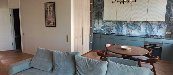 Продам трехкомнатную (3-комн.) квартиру, Космонавта Леонова ул, 47, Калининград г