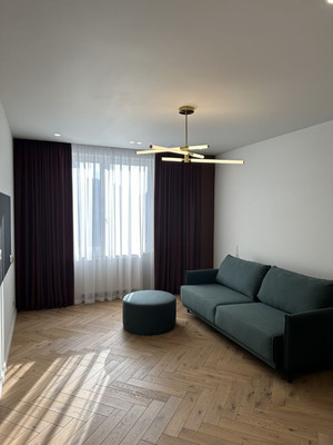 Продам трехкомнатную (3-комн.) квартиру, Космонавта Леонова ул, 47, Калининград г