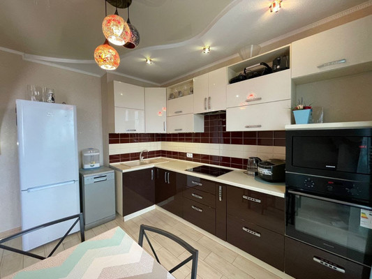 Продам трехкомнатную (3-комн.) квартиру, Тружеников ул, 80, Ростов-на-Дону г