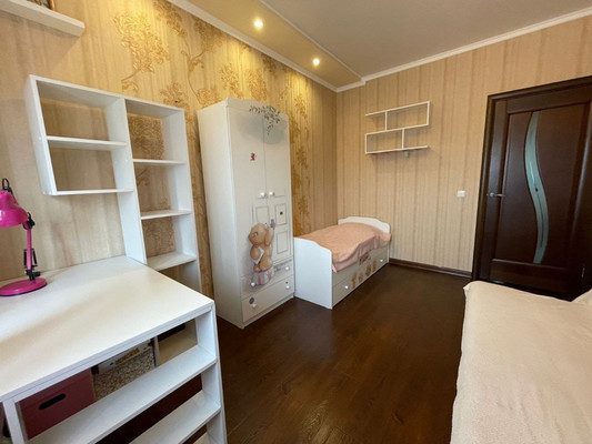 Продам трехкомнатную (3-комн.) квартиру, Тружеников ул, 80, Ростов-на-Дону г