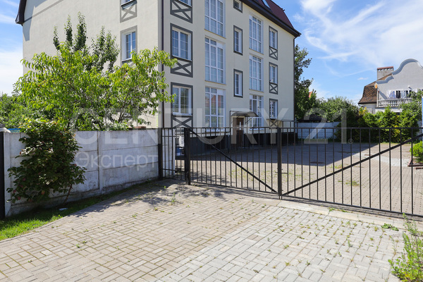 Продам трехкомнатную (3-комн.) квартиру, Лобачевского ул, 2А , Калининград г