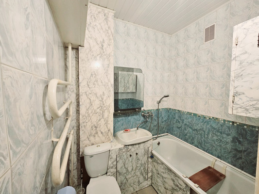 Продам двухкомнатную (2-комн.) квартиру, Короленко ул, 25, Казань г