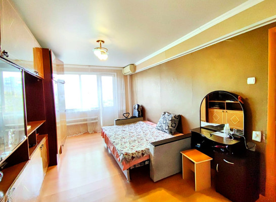 Продам трехкомнатную (3-комн.) квартиру, Луначарского ул, 147, Белореченск г