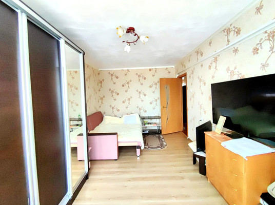 Продам трехкомнатную (3-комн.) квартиру, Луначарского ул, 147, Белореченск г