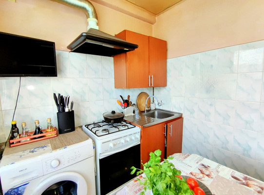 Продам трехкомнатную (3-комн.) квартиру, Луначарского ул, 147, Белореченск г