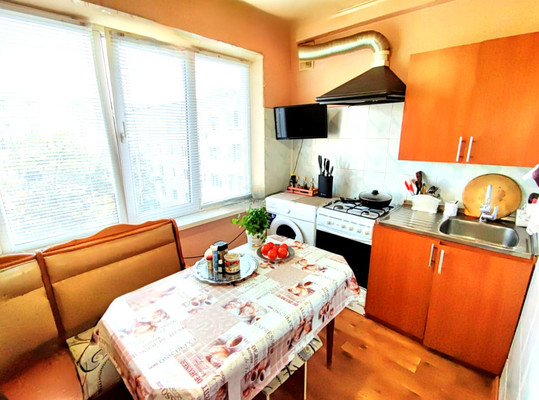 Продам трехкомнатную (3-комн.) квартиру, Луначарского ул, 147, Белореченск г