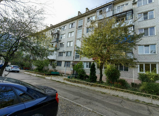 Продам трехкомнатную (3-комн.) квартиру, Луначарского ул, 147, Белореченск г