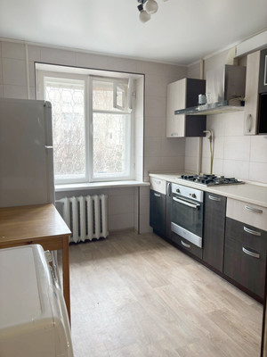 Продам трехкомнатную (3-комн.) квартиру, 1-я Баррикадная ул, 48, Ростов-на-Дону г