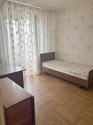 Продам трехкомнатную (3-комн.) квартиру, 1-я Баррикадная ул, 48, Ростов-на-Дону г