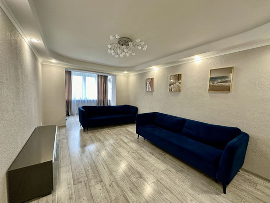 Продам трехкомнатную (3-комн.) квартиру, Петрозаводская ул, 32, Ростов-на-Дону г