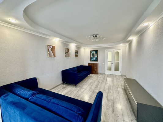 Продам трехкомнатную (3-комн.) квартиру, Петрозаводская ул, 32, Ростов-на-Дону г