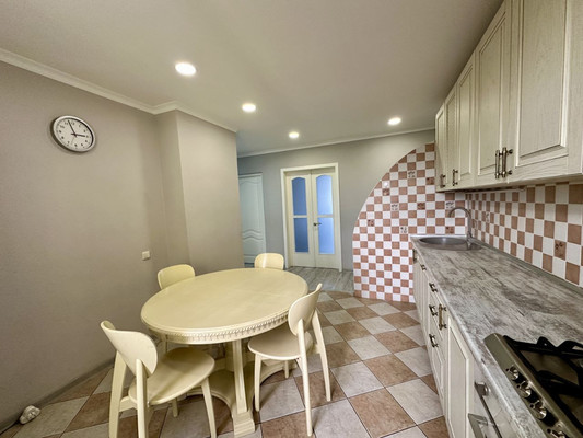 Продам трехкомнатную (3-комн.) квартиру, Петрозаводская ул, 32, Ростов-на-Дону г