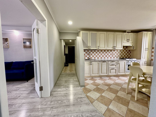 Продам трехкомнатную (3-комн.) квартиру, Петрозаводская ул, 32, Ростов-на-Дону г