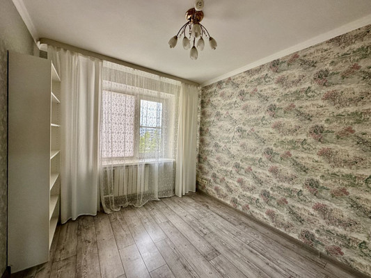 Продам трехкомнатную (3-комн.) квартиру, Петрозаводская ул, 32, Ростов-на-Дону г