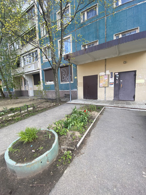 Продам трехкомнатную (3-комн.) квартиру, Уточкина ул, 6к1, Санкт-Петербург г
