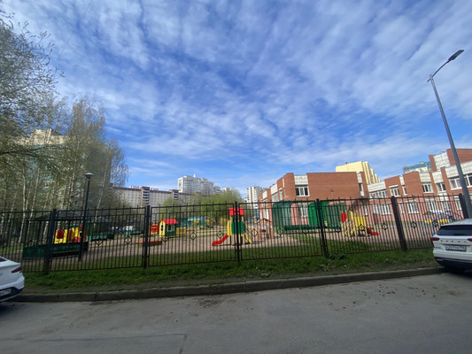 Продам трехкомнатную (3-комн.) квартиру, Уточкина ул, 6к1, Санкт-Петербург г