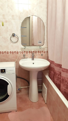 Продам двухкомнатную (2-комн.) квартиру, Таганрогская ул, 126, Ростов-на-Дону г