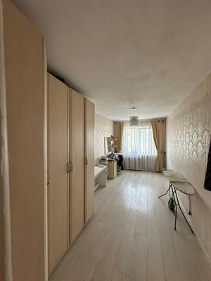 Продам трехкомнатную (3-комн.) квартиру, Октябрьская ул, 4к2, Великий Новгород г