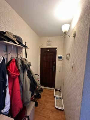 Продам трехкомнатную (3-комн.) квартиру, Октябрьская ул, 4к2, Великий Новгород г