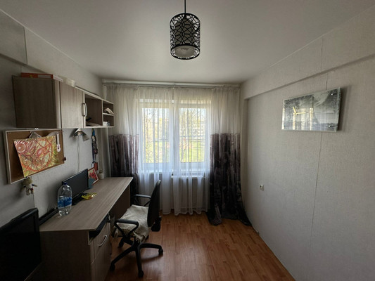 Продам трехкомнатную (3-комн.) квартиру, Октябрьская ул, 4к2, Великий Новгород г