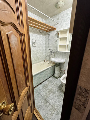 Продам двухкомнатную (2-комн.) квартиру, Шамиля Усманова ул, 33, Казань г