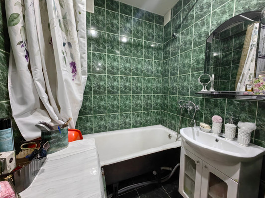 Продам двухкомнатную (2-комн.) квартиру, Строителей пр-кт, 2, Волгодонск г