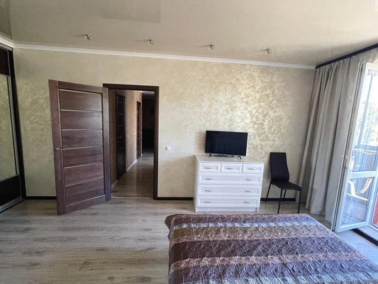 Продам однокомнатную (1-комн.) квартиру, Костромская ул, 8, Калининград г
