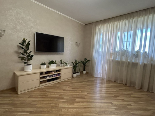 Продам трехкомнатную (3-комн.) квартиру, Жмайлова ул, 4/12, Ростов-на-Дону г
