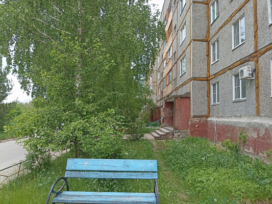Продам двухкомнатную (2-комн.) квартиру, Д мкр, 30, Новомичуринск г