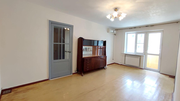 Продам трехкомнатную (3-комн.) квартиру, Новороссийская ул, 186, Краснодар г