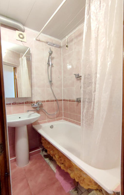 Продам трехкомнатную (3-комн.) квартиру, Новороссийская ул, 186, Краснодар г