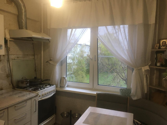 Продам трехкомнатную (3-комн.) квартиру, Октябрьская ул, 4к2, Великий Новгород г