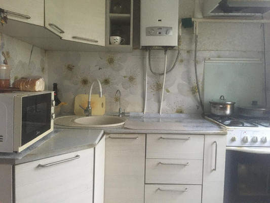 Продам трехкомнатную (3-комн.) квартиру, Октябрьская ул, 4к2, Великий Новгород г