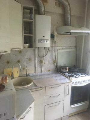 Продам трехкомнатную (3-комн.) квартиру, Октябрьская ул, 4к2, Великий Новгород г
