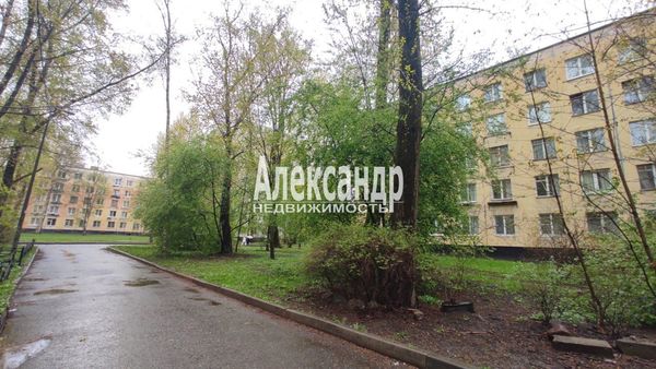Продам многокомнатную квартиру, Дачный пр-кт, 5к4, Санкт-Петербург г