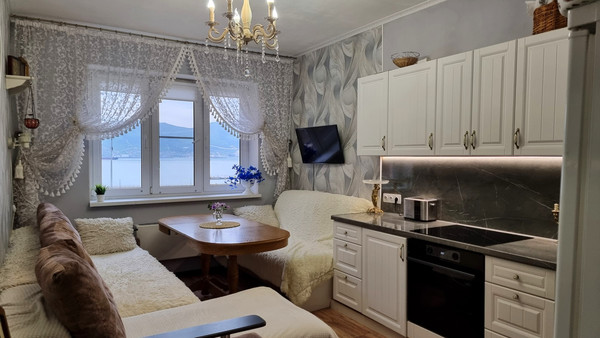 Продам трехкомнатную (3-комн.) квартиру, Ленина пр-кт, 52, Новороссийск г