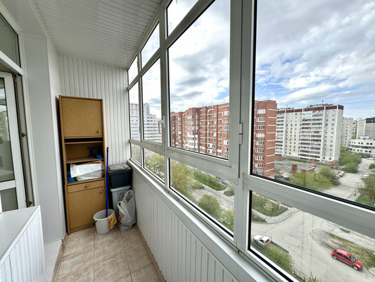 Продам трехкомнатную (3-комн.) квартиру, Родонитовая ул, 28, Екатеринбург г