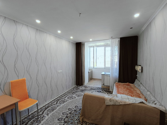 Продам трехкомнатную (3-комн.) квартиру, Вышгородская ул, 13к1, Зверево д
