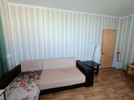 Продам трехкомнатную (3-комн.) квартиру, Вышгородская ул, 13к1, Зверево д