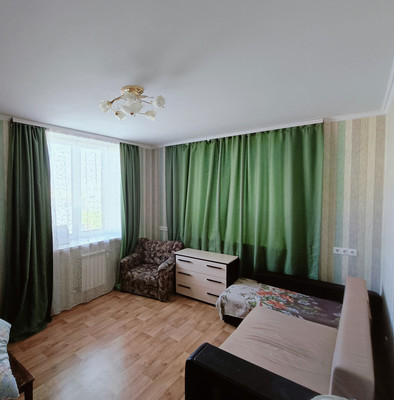 Продам трехкомнатную (3-комн.) квартиру, Вышгородская ул, 13к1, Зверево д