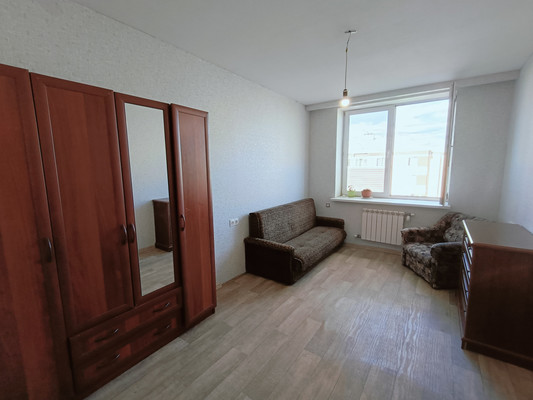 Продам трехкомнатную (3-комн.) квартиру, Вышгородская ул, 13к1, Зверево д